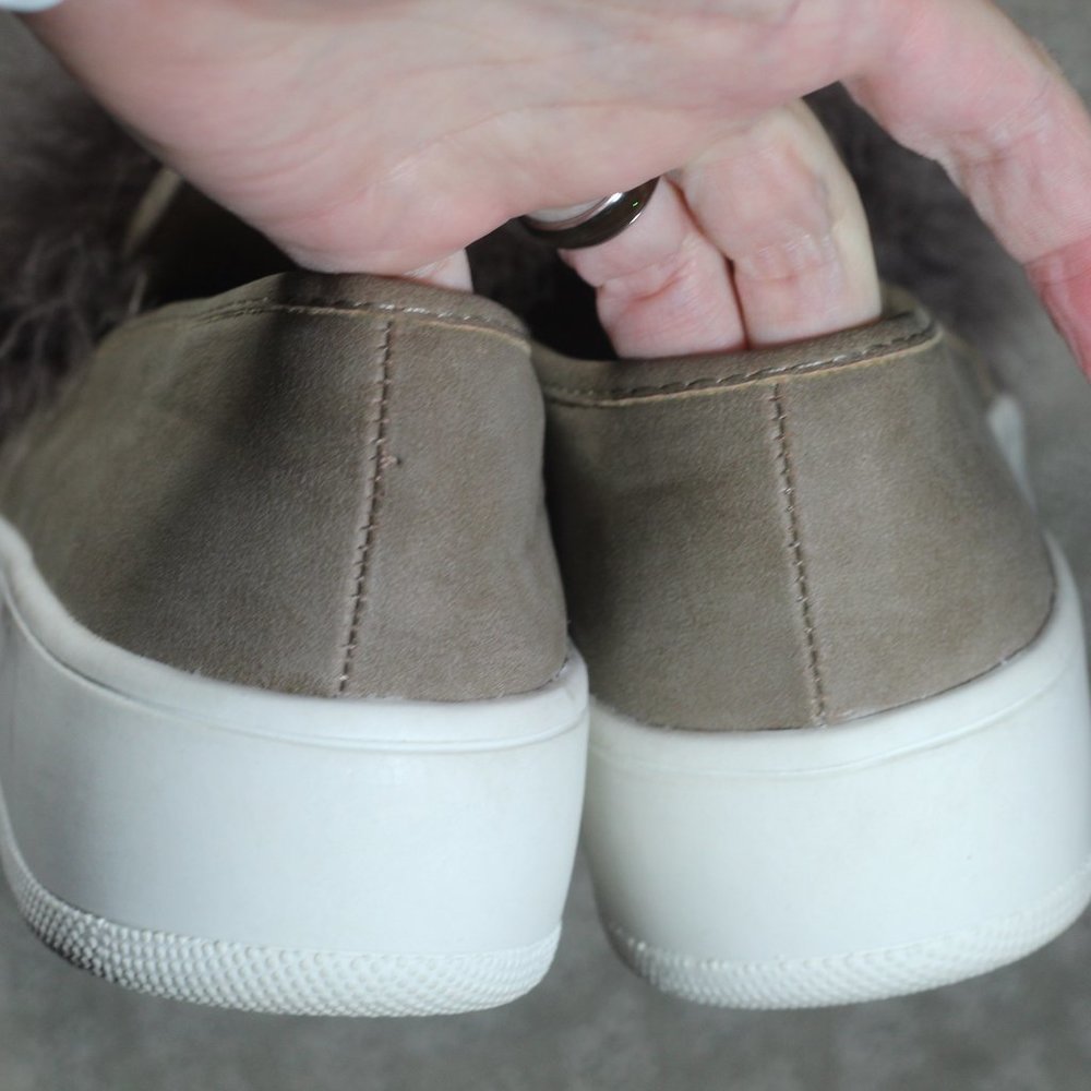 Soda Size 6 Brown Feather Pom Platform Y2K Sneakers - Picture 5 of 6